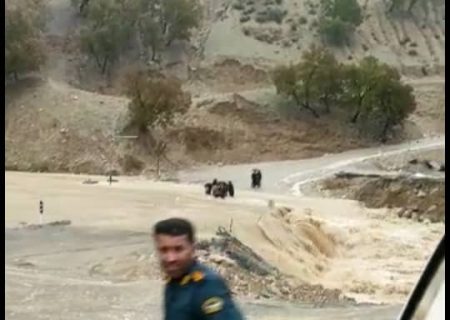 مردمی بودن پلیس؛ وقتی فرمانده یگان امداد کهگیلویه هر جایی در کنار مردم است+تصاویر