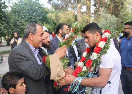 استقبال باشکوه مردم و مسئولان شهرستان کهگیلویه از نایب قهرمان کشتی فرنگی آسیا