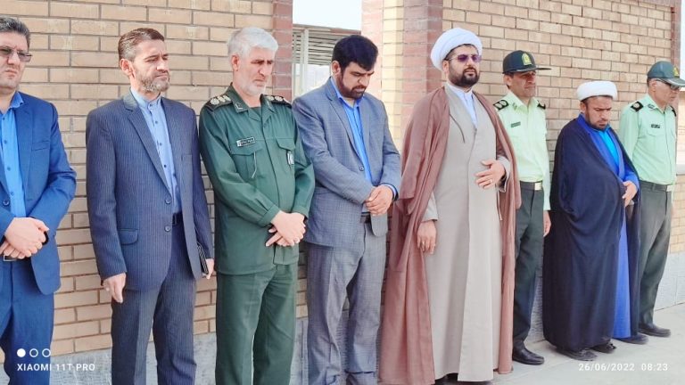 غبارروبی گلزار مطهر شهدا با حضور مسئولان شهرستان چرام به مناسبت هفته قوه قضائیه+تصاویر