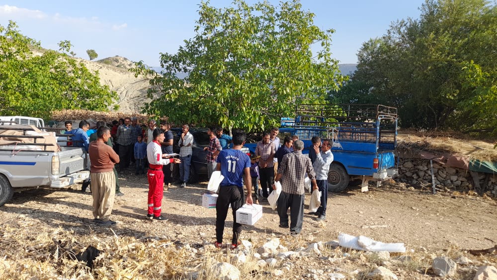 امداد رسانی هلال احمر کهگیلویه به ۸۰ خانوار حادثه دیده هفت چشمه دیشموک