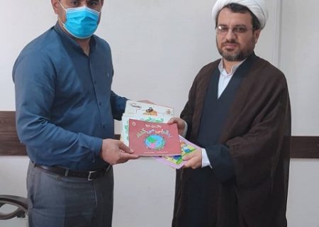 اقدام فرهنگی ماندگار/اهدای کتاب و اسباب بازی به بیمارستان امام خمینی(ره)  دهدشت