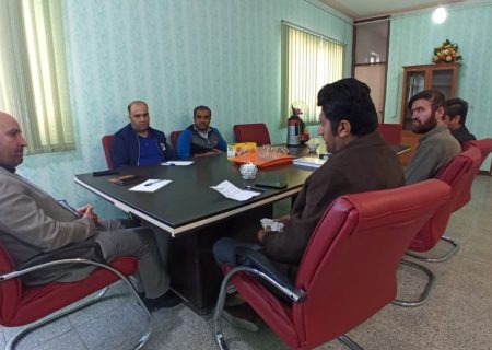 نشست صمیمی سرپرست اداره فرهنگ و ارشاد اسلامی شهرستان کهگیلویه با اعضای کانون بسیج هنرمندان 