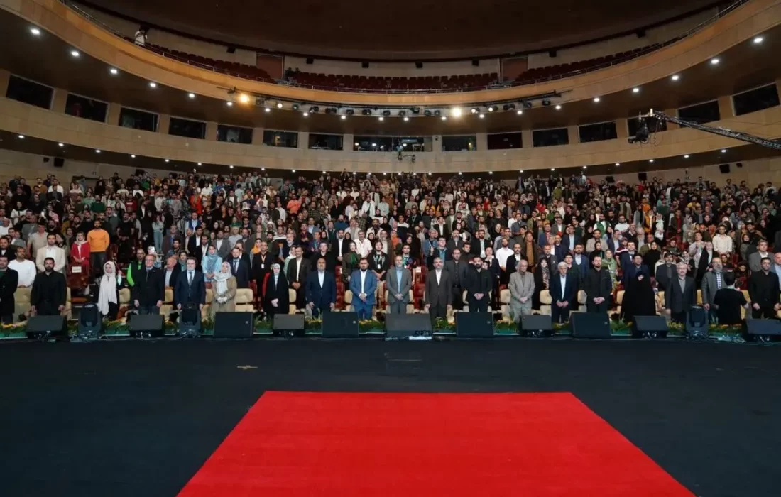 برگزیدگان چهل و یکمین جشنواره فیلم کوتاه تهران معرفی شدند/ برگ زرین بهترین کارگردان فیلم تجربی به رضا دانش‌پژوه برای فیلم «ایلی‌ها» اهدا شد.