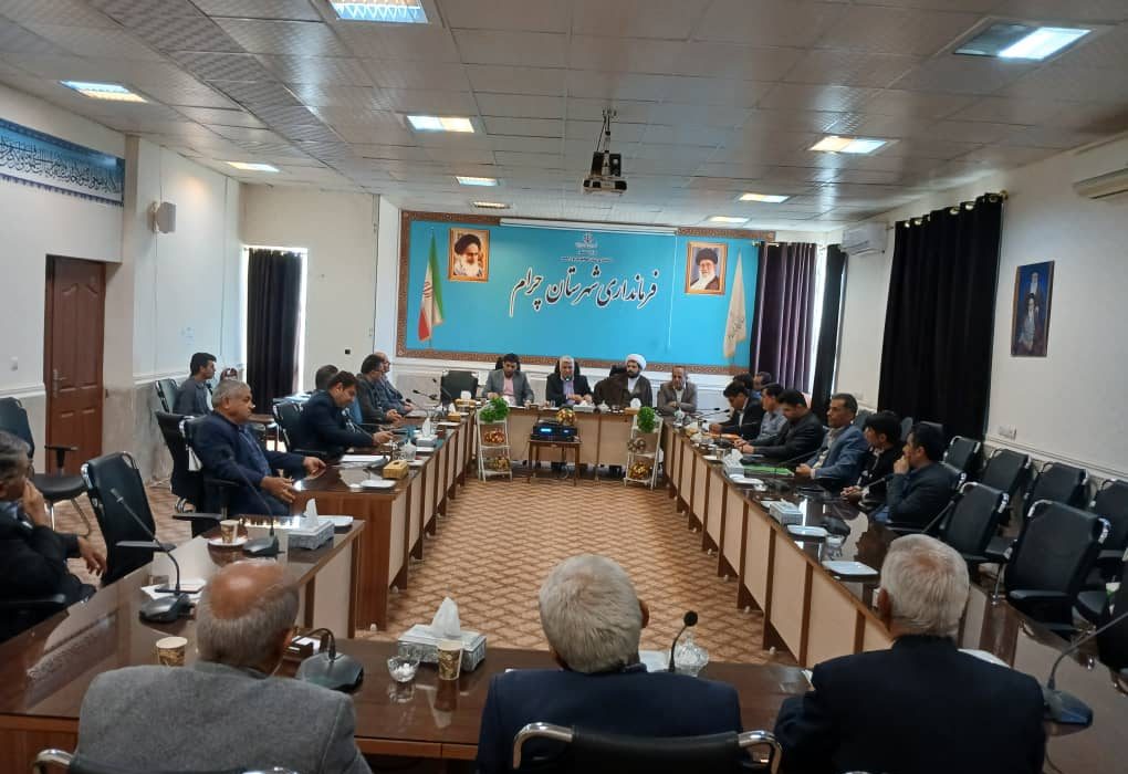 تأکید فرماندار چرام بر توسعه پایدار و حمایت از سرمایه‌گذاران در نشست بررسی معارضات زمین‌های پروژه فسفات / دادستان چرام: اطمینان از امنیت سرمایه‌گذاران و احیای حقوق مردم در پروژه‌های عمرانی