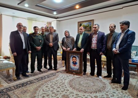 از خانواده‌های معظم شهدای کارگر تجلیل شد