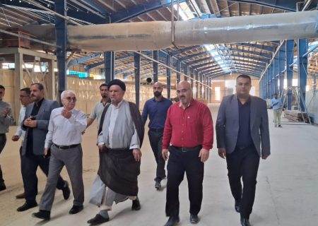 حجت الاسلام موحد: مسئولان جهت رفع مشکلات همکاری کنند/ حقوق معوق کارگران کارخانه پرداخت شود