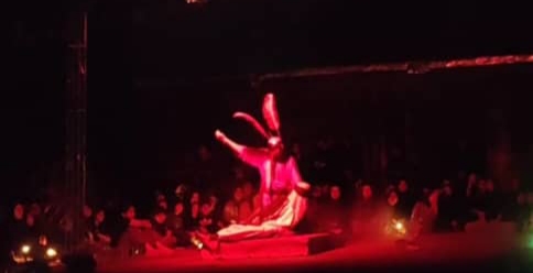 پرچم داری گروه هنری پرواز در دهه ی اول محرم