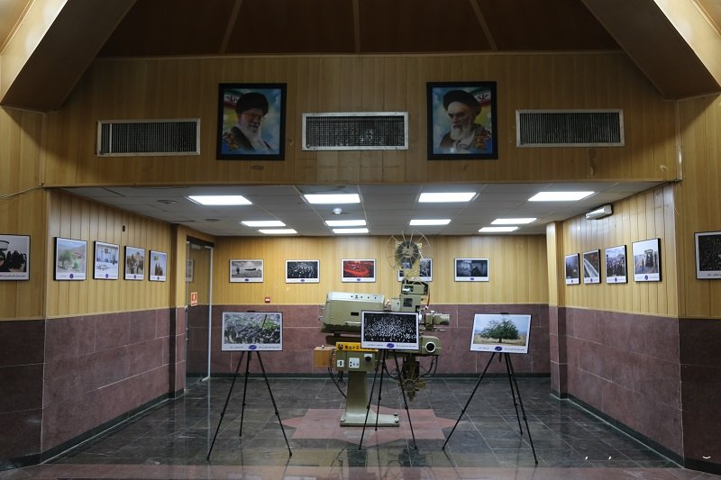 معرفی برگزیدگان و تجلیل از هنرمندان/استقبال از هنر عاشورایی و برپایی نمایشگاه  با حضور ۳۰ اثر منتخب از ۲۵ عکاس