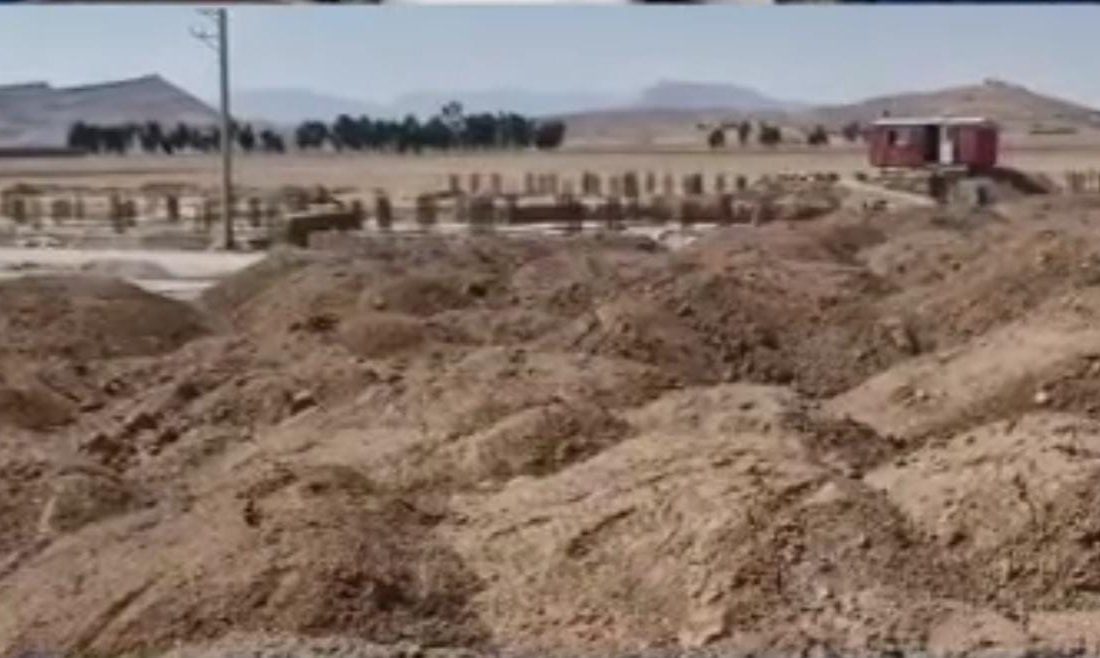 فیلم | امام جمعه دهدشت: پروژه‌ها را به ناتوان‌ها نسپارید، مردم قربانی‌اند/پیشرفت ۵ درصدی در دو سال؛ خانه‌دار شدن یا بازی با امید مردم؟/۸۴۸ متقاضی مسکن چوب بی‌تدبیری برخی آقایان را می‌خورند!