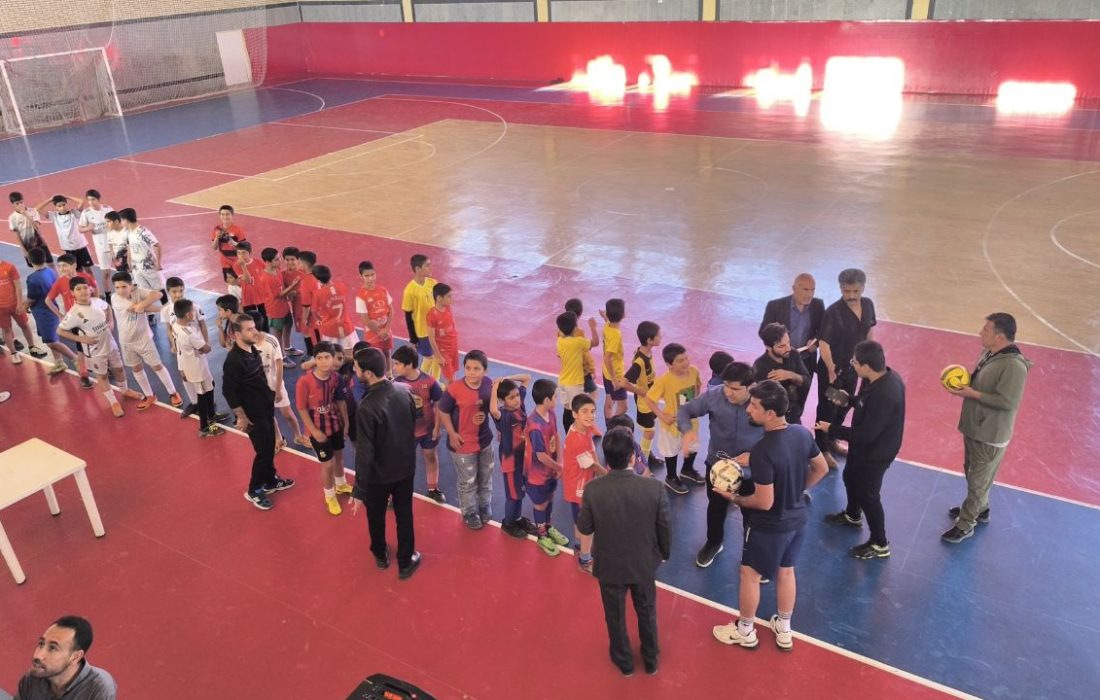 دبستان پسرانه فرهنگیان دهدشت در تب و تاب المپیاد ورزشی/ شبه سیاه، منتخب و پاسارگاد فاتح میدان فوتسال