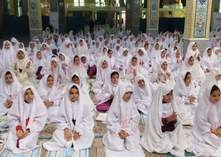 برگزاری جشن تکلیف هزار نفری دانش‌آموزان کلاس سومی شهرستان کهگیلویه+/تصاویر